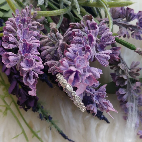 NEW 925 Beautiful lab created simulated diamond band - Picture 6 of 6